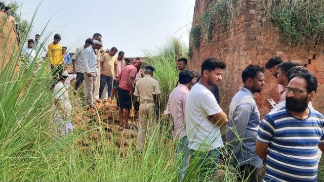 सिवान के गुठनी में भट्ठे के बंद चिमनी पर महिला की हत्या, ईंटों से ढका मिला शव
