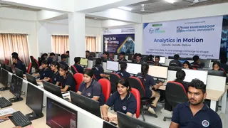 SRMU लखनऊ में छात्रों को मिल रही है प्रैक्टिकल ट्रेनिंग
