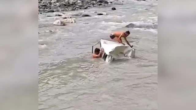 उत्तराखंड के चमोली में सड़क हादसा: कैल नदी में बोलेरो वाहन गिरने से 4 की मौत, 3 घायल