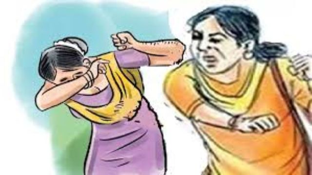 डॉक्टर साहब की तीन बीवियां, आ गईं आमने-सामने; एटा में तीसरी पत्नी का आरोप...दोनों ने मिलकर पीटा
