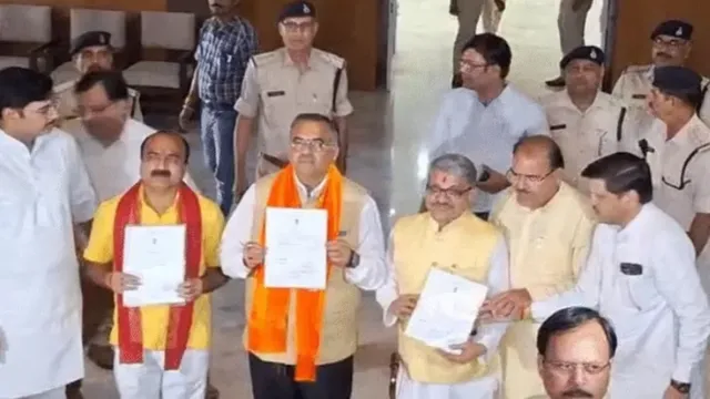 रिटर्निंग अफसर ने भाजपा के तीनों प्रत्याशियों को निर्वाचन प्रमाण पत्र सौंपे।