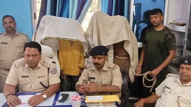 शादी से इनकार, फिर गैंगरेप और मर्डर! चतरा पुलिस को बालू में दफन मिला शव, प्रेमी सहित 4 आरोपी गिरफ्तार
