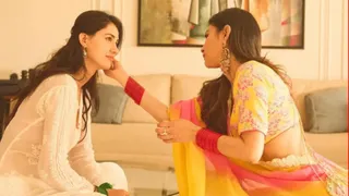 दिशा पाटनी और फीमेल फ्रेंड्स पर बोलीं मौनी रॉय/ फोटो- Instagram
