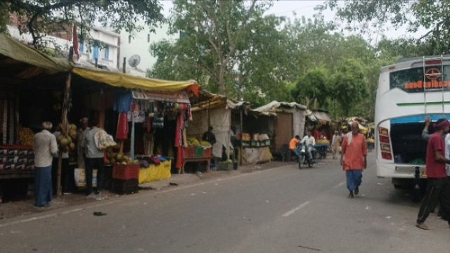 डीएम और एसडीओ के आदेश के बाद भी करगहर बाजार से नहीं हटा अतिक्रमण, जाम में जा चुकी है महिला की जान
