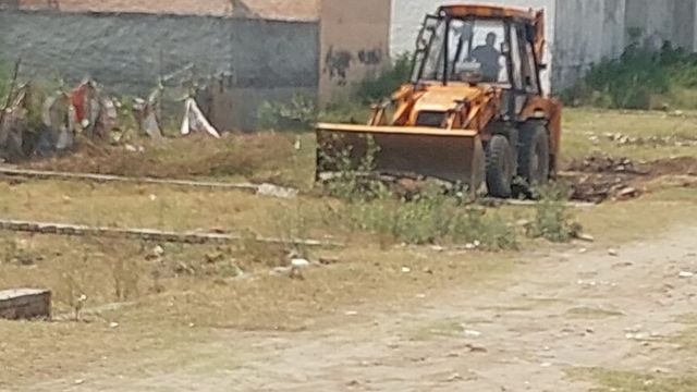 सोनीपत के देवडू रोड पर गरजा नगर निगम का बुलडोजर, सात एकड़ में बसी अवैध कॉलोनियां ध्वस्त
