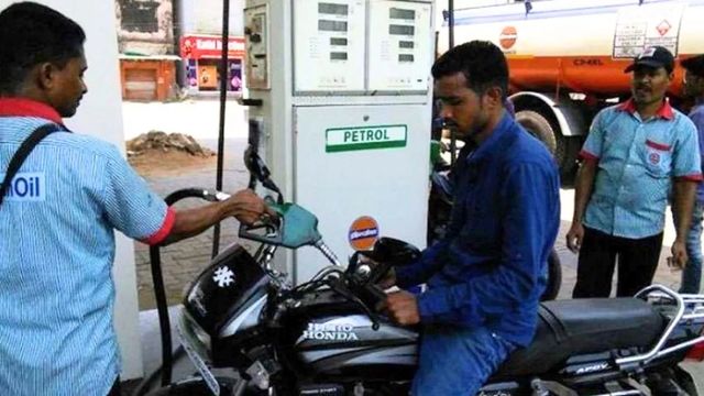 गुरुग्राम में पेट्रोल पंपों पर नए नियम लागू, बोतल और ड्रम में नहीं मिलेगा किसी को तेल; छोटे जेनरेटरों पर संकट
