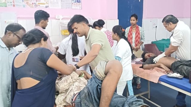 लोहरदगा में गैस गोदाम से लौट रहे बाइक सवार दोस्तों को पिकअप ने रौंदा, इकलौते बेटे की मौके पर ही मौत

