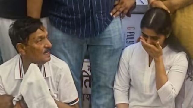 'अब पहले जैसा नहीं रहा', जसपाल राणा के निधन पर फूट-फूटकर रोईं मनु भाकर, हर जीत और पदक को किया कोच के नाम

