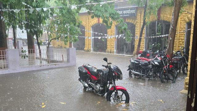सासाराम में बारिश ने खोली जल निकासी की पोल, सदर अस्पताल से सरकारी दफ्तरों तक जलजमाव
