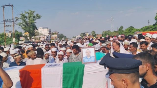 Jorhat Plane Crash: जोरहाट क्रैश में शहीद अग्रिवीर दानिश को दी गई अंतिम विदाई, रो पड़ा पूरा गांव
