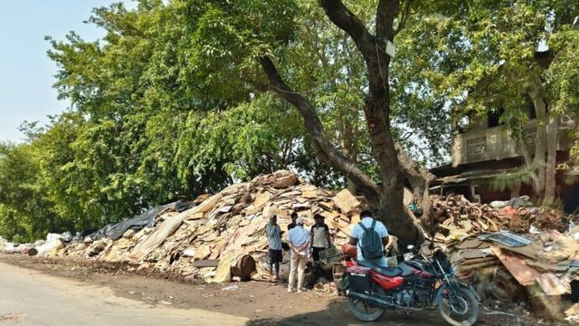 बांका की सड़कों पर कब्जे से बिगड़ रही यातायात व्यवस्था, कब चलेगा बुलडोजर?
