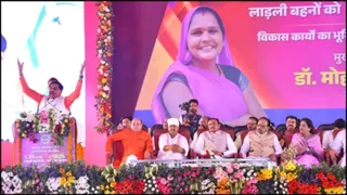 केसली में कार्यक्रम के दौरान लाड़ली बहनों को संबोधित करते सीएम डॉ. मोहन यादव।