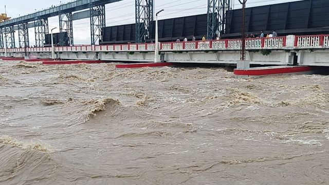 कोसी की कहानी : यहां पानी के रंग के साथ बदलता है लोगों के चेहरे का रंग और जीने का ढंग, अनोखी परंपरा की होती है चर्चा
