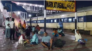 पिछले महीने नरकटियागंज से मुजफ्फरपुर के लिए शाम 6:45 बजे एक नई सवारी गाड़ी की शुरुआत की थी। फाइल फोटो