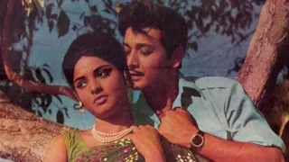 रेखा का विवादित किसिंग सीन। फोटो क्रेडिट- एक्स