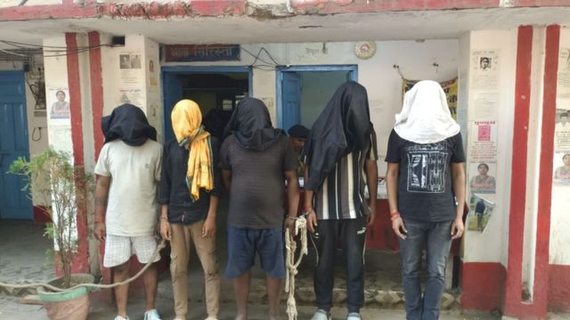 डिलीवरी के वक्त बदल देते थे मोबाइल-कैमरा, ऑनलाइन शॉपिंग में बड़ी ठगी का पर्दाफाश; रोहतास में 5 गिरफ्तार
