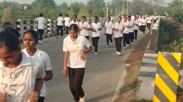 रोहतास BSAP ट्रेनिंग में 16KM दौड़ पर रोक: प्रश‍िक्षु मह‍िला सिपाहि‍यों की तबीयत बिगड़ने के बाद फैसला

