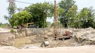 गोपालगंज में चल रहा बाईपास का निर्माण। जागरण
