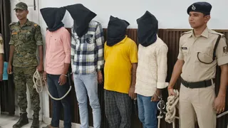 मुजफ्फरपुर में पुलिस गिरफ्त में आरोपित। जागरण