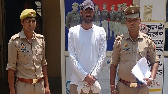 UP पुलिस के सिपाही ने ANM से इंस्टाग्राम पर की दोस्ती, शादी का झांसा देकर किया यौन शोषण, गिरफ्तार 
