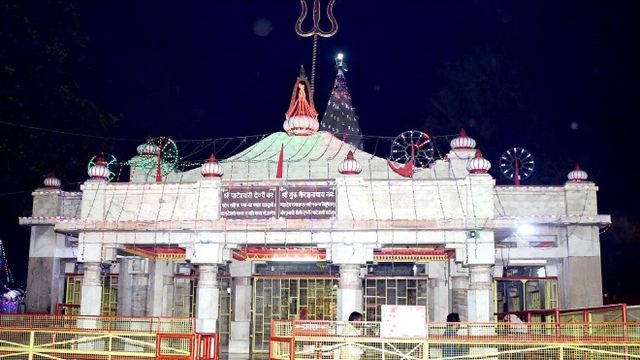 देवीपाटन मंदिर में चढ़ावे की राशि की सुरक्षा अभेद्य, 80 सीसीटीवी कैमरों की रहती है नजर
