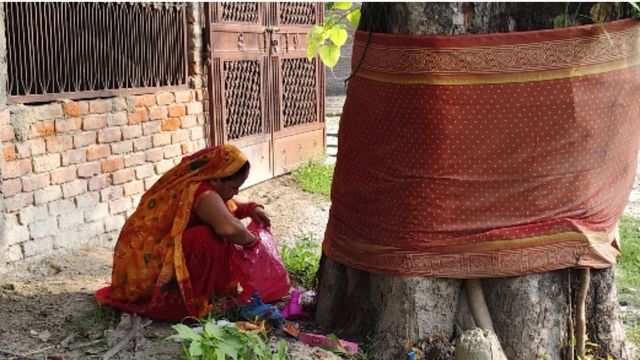 सुहागिनों ने रखा सोमवती अमावस्या का व्रत, पीपल की पूजा कर पति की दीर्घायु के लिए बांधी भंवरी
