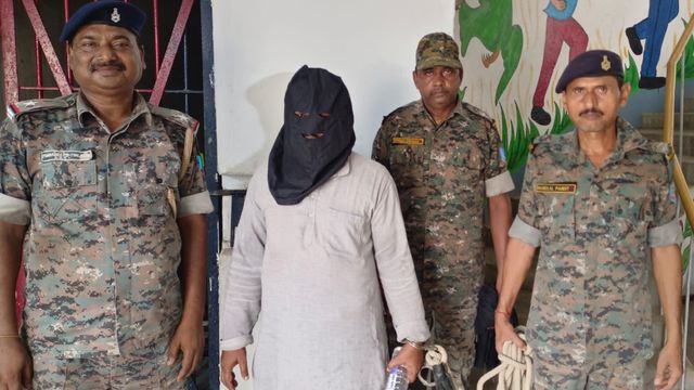 झारखंड में PFI कनेक्शन मामले में पाकुड़ जिला परिषद सदस्य गिरफ्तार, देश का महौल बिगाड़ने की साजिश में था शामिल
