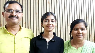 अपने माता-पिता के साथ स्नेहा