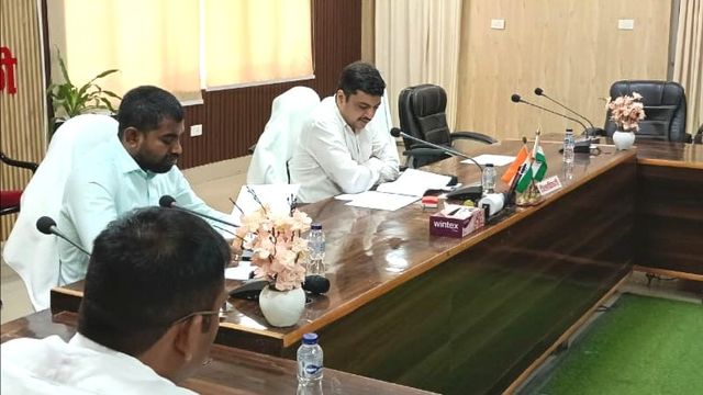 बाराबंकी में किसानों को डीजल न देने पर होगी सख्त कार्रवाई, डीएम ने दिए निर्देश