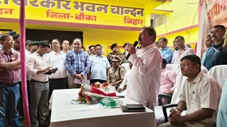 बांका जिले के बाराहाट में आयोजित शिविर के दौरान संबोधित करते राजस्व मंत्री दिलीप जायसवाल। फोटो- जागरण
