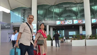 नोएडा एयरपोर्ट से दूसरे दिन अकासा एयर ने भी सेवाएं शुरू कीं। फोटो: जागरण