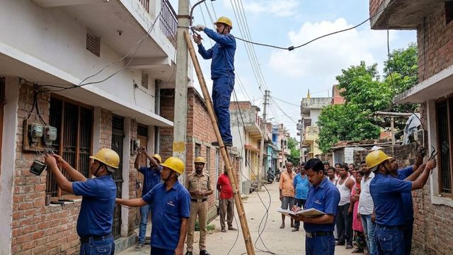 भभुआ में बिजली विभाग का बड़ा एक्शन: मीटर से छेड़छाड़ करने वाले 250 लोगों पर केस, 350 की कटी बत्ती
