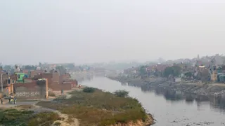 हरनंदी के डूब क्षेत्र में बने मकान। जागरण