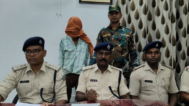 चाईबासा के काटेपाड़ा जंगल में मिला था शव: मुकेश बारजो हत्याकांड का पर्दाफाश, पुलिस जांच में आरोपी ने उगला सच
