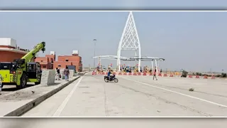गंगा एक्सप्रेसवे पर घटपुरी में बनाए गए इंटरचेंज का टोल प्लाजा
