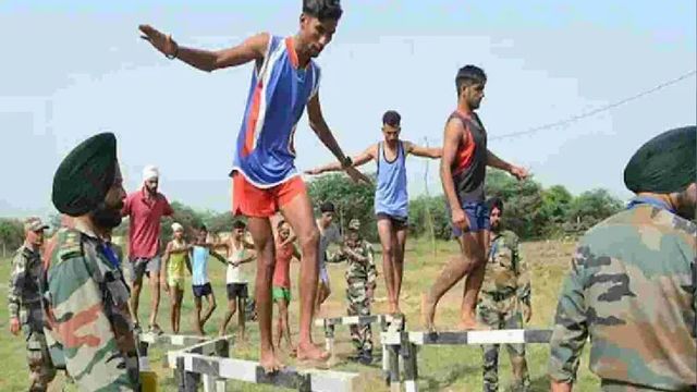 खेतों से 'अग्निवीर' बनने का सफर... रगों में देश सेवा का जज्बा, खुद को तपा रहे भिवानी में लोहानी गांव के युवा