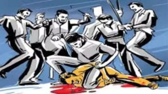 पलवल: मंदिर में बैठे पिता-पुत्रों पर तलवार और लाठी-डंडों से जानलेवा हमला, हालत गंभीर
