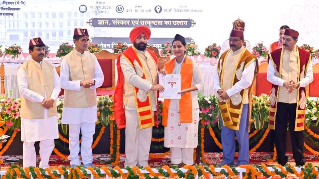 अल्मोड़ा: सोबन सिंह जीना विवि के दीक्षा समारोह में राज्यपाल बोले- शिक्षा राष्ट्र निर्माण का सशक्त आधार
