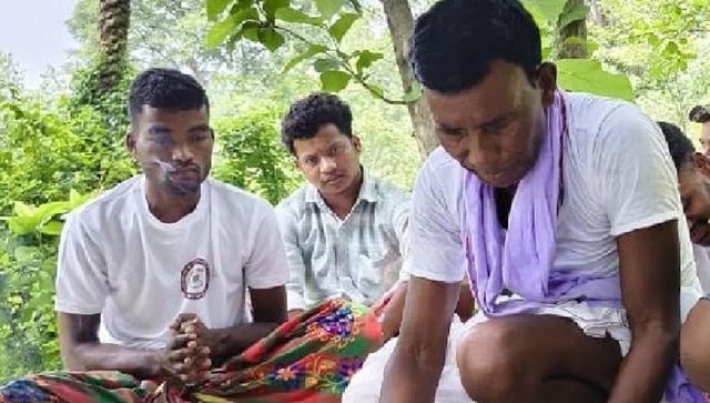 पंछी-लुंगी की पारंपरिक वेशभूषा में जुटे श्रद्धालु, जाहेर थान में मरांगबुरु और जाहेर आयो की आराधना से हुआ खेती का शंखनाद
