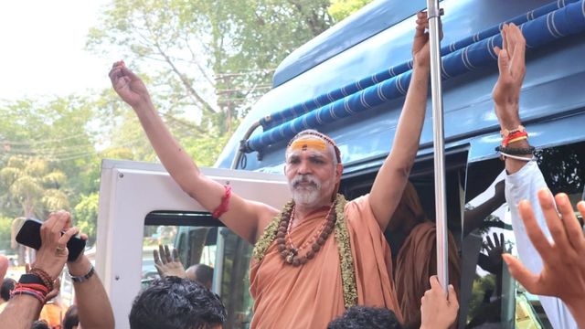 'गोमाता की रक्षा के लिए 1857 जैसी क्रांति की जरूरत', मेरठ में बोले स्वामी अविमुक्तेश्वरानंद