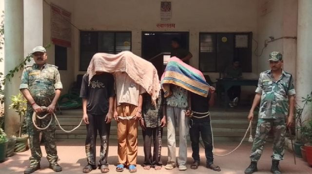 नोवामुंडी में टाटा स्टील से तांबे का केबल चुराने वाले 5 चोर गिरफ्तार, भारी मात्रा में तार बरामद
