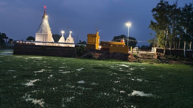 600 साल पुरानी धरोहर पर संकट, अतिक्रमण और कचरे की मार झेल रही बाबा धनेश्वर नाथ मंदिर की शिवगंगा
