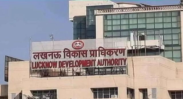 लखनऊ LDA जन संवाद: 23 साल तक किस्तें जमाकर आवास की रजिस्ट्री कराई, अब नहीं मिल रहा कब्जा