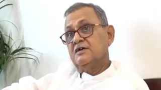 ओमप्रकाश राजभर के बयान पर सपा सांसद सनातन पांडे का पलटवार: 'दायरे में रहकर करें बात'।
