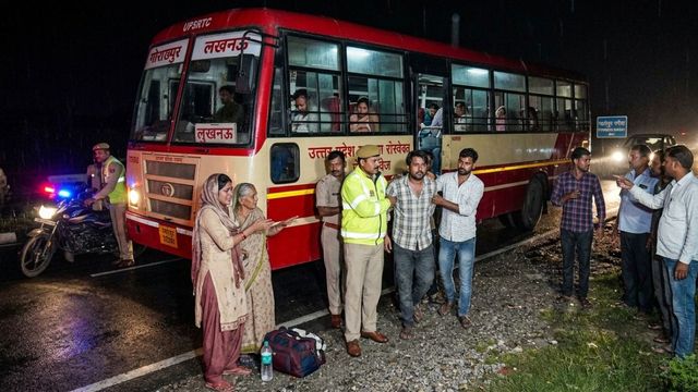 बाराबंकी में रोडवेज बस के अंदर महिला से 'बैड टच', शोर मचाने पर यात्रियों ने मनचले को दबोचा
