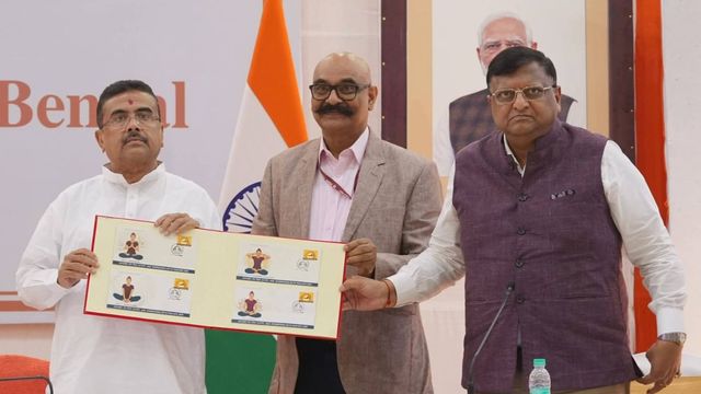 12वें अंतरराष्ट्रीय योग दिवस की मेजबानी करेगा बंगाल, पीएम मोदी के साथ 35,000 लोग करेंगे YOGA; 12 विशेष डाक टिकट जारी
