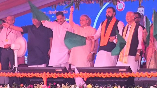 'मेक इन इंडिया' से 'मेक फॉर द वर्ल्ड' की ओर बिहार की बड़ी छलांग, मढ़ौरा से गिनी के लिए रवाना हुआ 51वां रेल इंजन
