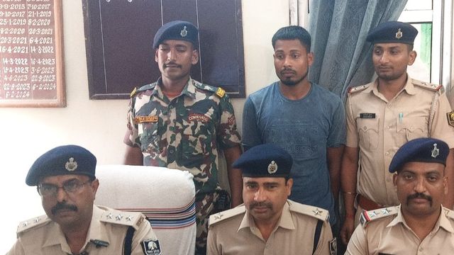 हरसिद्धि हत्या मामला: पेड़ से लटके मिले युवक के शव की गुत्थी सुलझी, प्रेमिका का भाई गिरफ्तार
