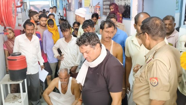 भदोही में बालू लदे ट्रैक्टर ट्रॉली की चपेट में आने से युवक की मौत, सब्जी लेने गया था मृतक