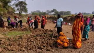 1 जुलाई से लागू होगी VB जीरामजी; 4 क्षेत्रों पर रहेगा फोकस, 60 दिन तक क्यों नहीं चलेंगे योजना के काम? - vb g ramg scheme 125 days job guarantee from july 1